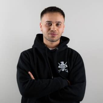 次のアバター： Akis