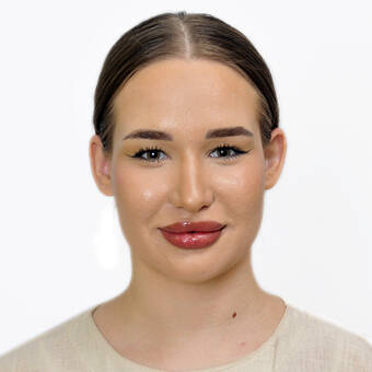 次のアバター： Alina