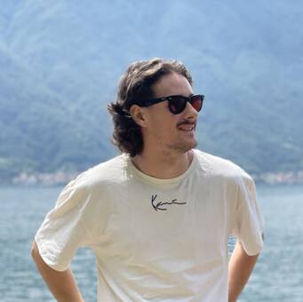 The avatar of Adrián