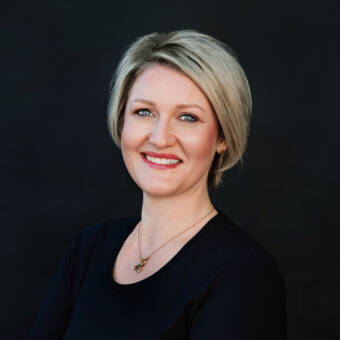 الصورة الرمزية لـ Angelina