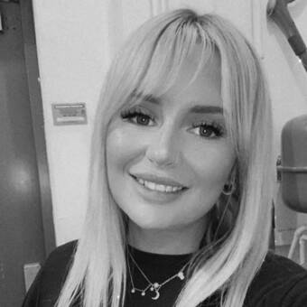 次のアバター： Ellie