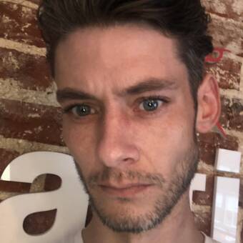 次のアバター： Kyle