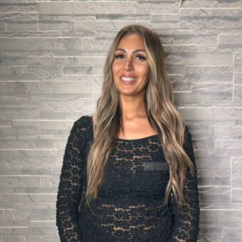 次のアバター： Donatella