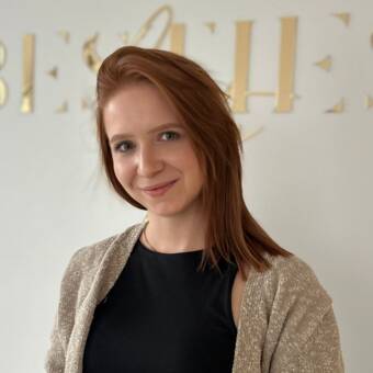 الصورة الرمزية لـ Angelika