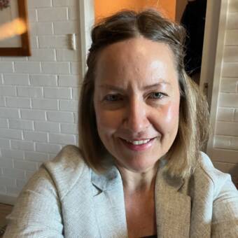 次のアバター： Luise