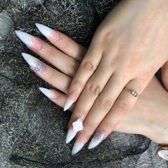 次のアバター： Thi Anh