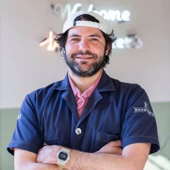 次のアバター： Christopher