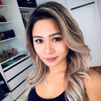 次のアバター： Sofia