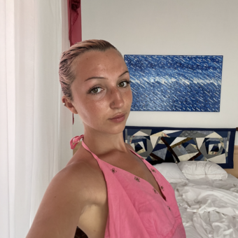 The avatar of Leah