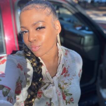 The avatar of Alexis