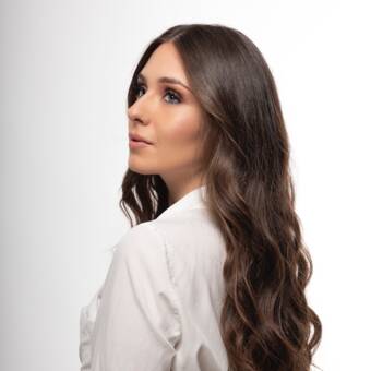 次のアバター： Χαρούλα