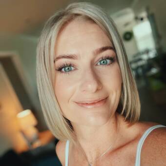 次のアバター： Anna