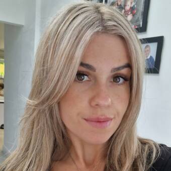 The avatar of Nicolle