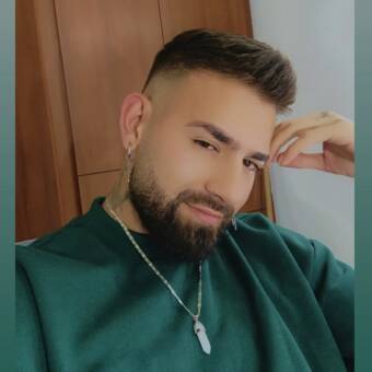 次のアバター： Sebastian