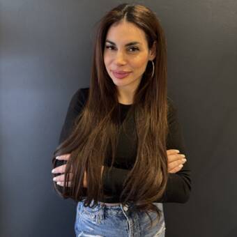 次のアバター： Teodora