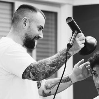 次のアバター： Marco