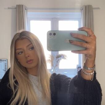 الصورة الرمزية لـ Leah