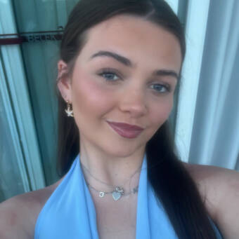 The avatar of Hollie