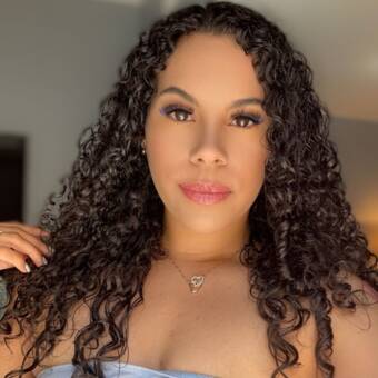 次のアバター： Adrienne