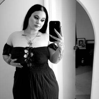 次のアバター： Lou