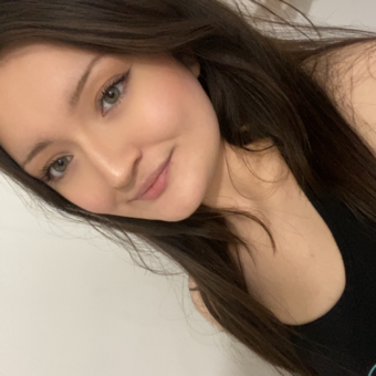 次のアバター： Nicole