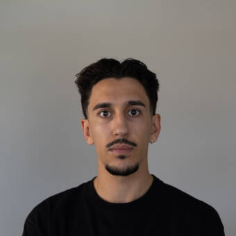 The avatar of André