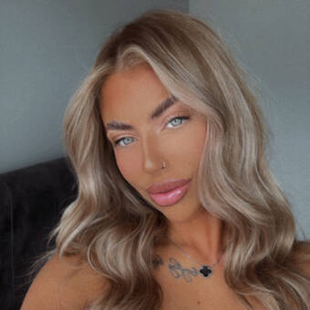الصورة الرمزية لـ Olivia