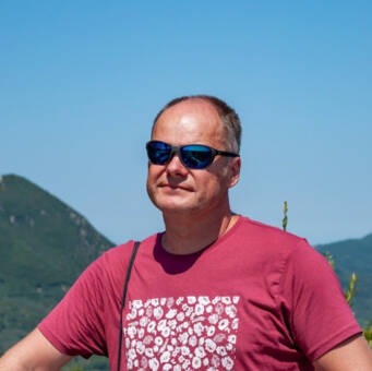 次のアバター： Gundars