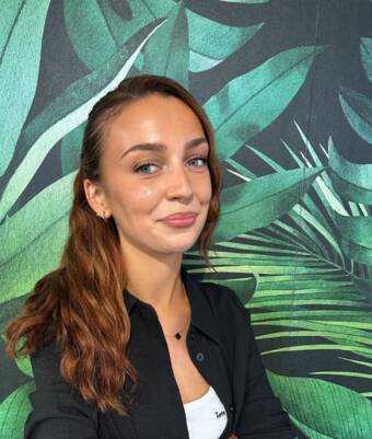 次のアバター： Lara