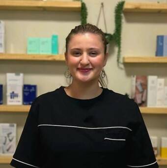 The avatar of Alexis