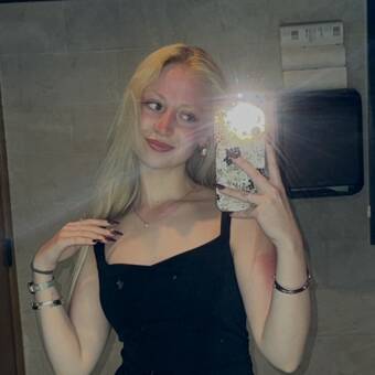 次のアバター： Bella