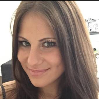 Henkilön Almine avatar