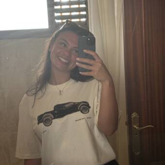 الصورة الرمزية لـ Courtney