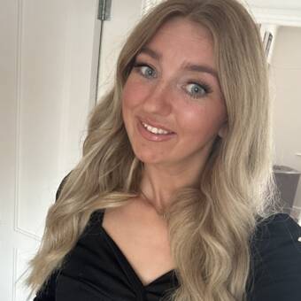 The avatar of Courtney