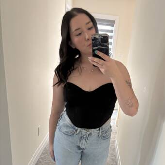 次のアバター： Olivia