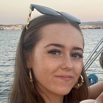 The avatar of Lauren