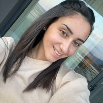 次のアバター： Росица