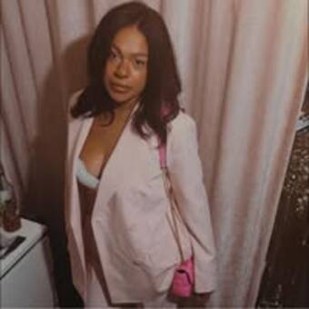 The avatar of Lauren