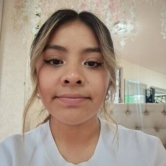 الصورة الرمزية لـ Adriana