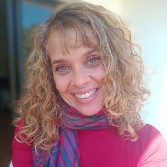 The avatar of Adriana Paula
