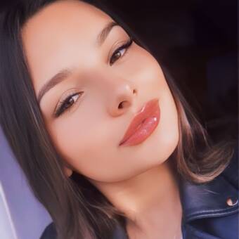 次のアバター： Agostina