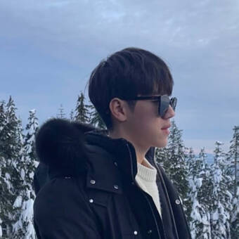 Raymondpseudoportretas