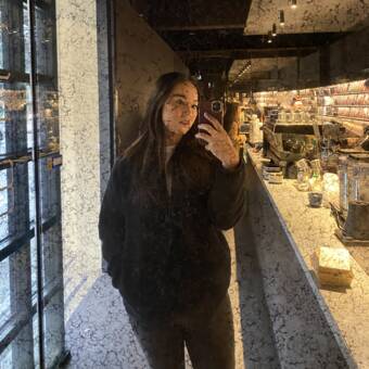 次のアバター： Mia