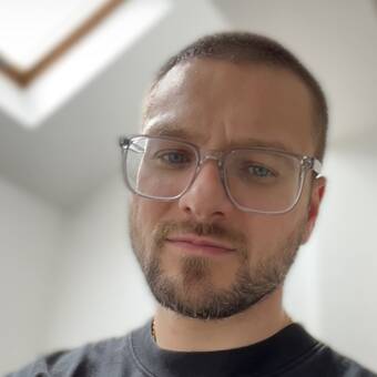 The avatar of Andrew