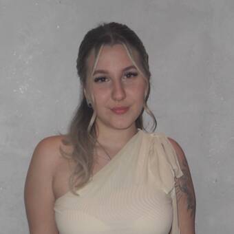 The avatar of Julianna