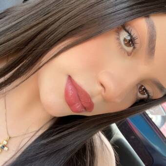 الصورة الرمزية لـ Vanessa