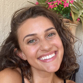 次のアバター： Megan