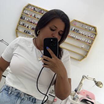 الصورة الرمزية لـ Roseana