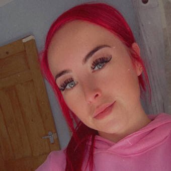 The avatar of Lauren