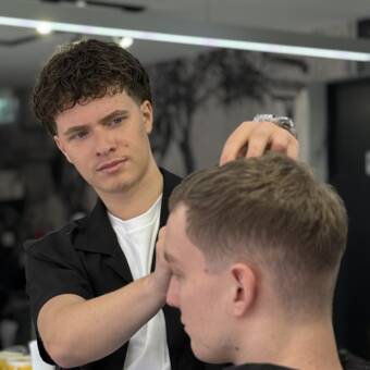 次のアバター： Enes